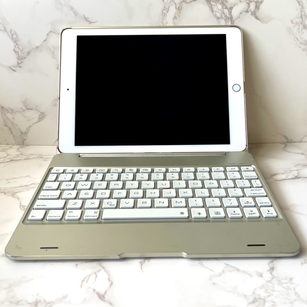 Apple iPad White/Rose Gold 32GB with Bluetooth Keyboard Case (silver/white)
